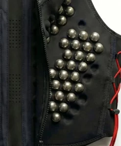 Detalhe da tecnologia interna do colete Force Gear mostrando esferas de aço inox de alta densidade.